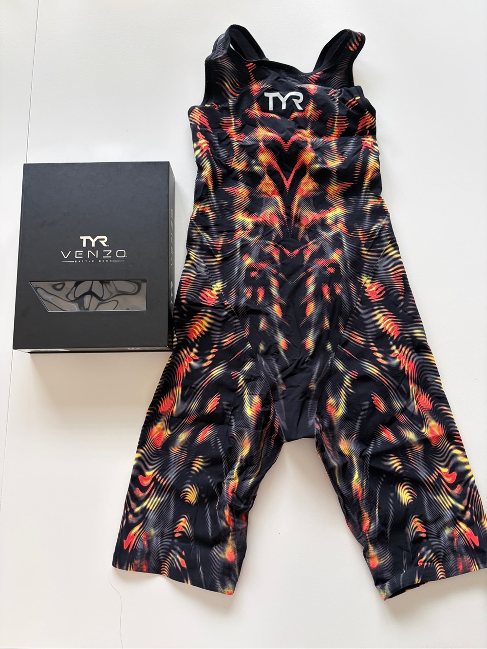 TYR Venzo Genesis Open Back Inferno Kneeskin. Size 27. Used Great Condition!